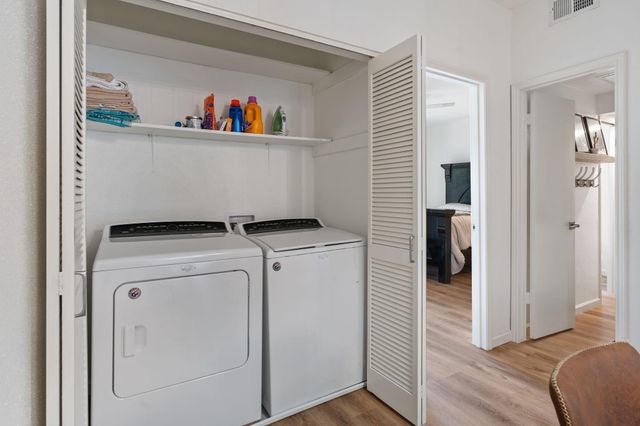2100 Tanglewilde Street 422, Houston, TX 77063
