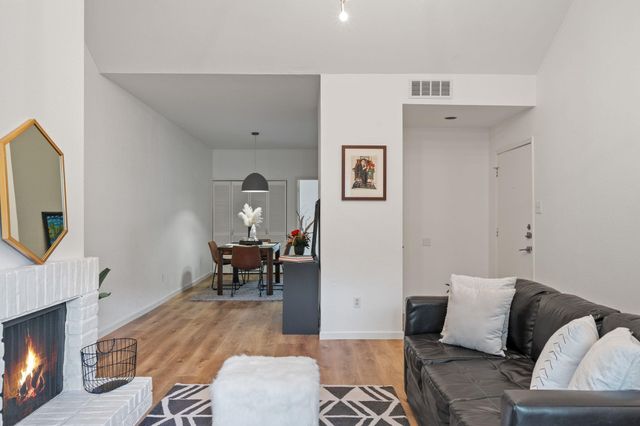 2100 Tanglewilde Street 422, Houston, TX 77063