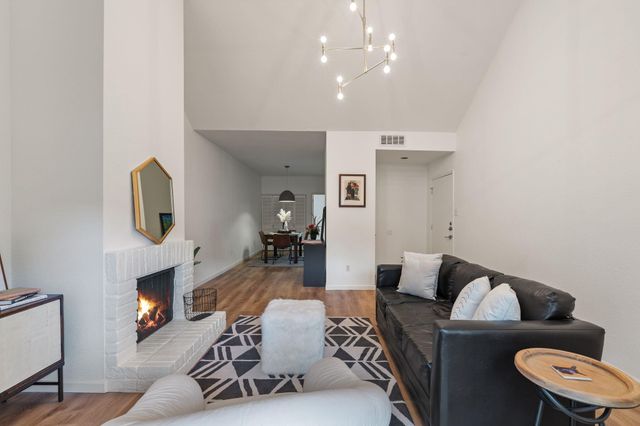 2100 Tanglewilde Street 422, Houston, TX 77063