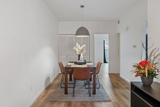 2100 Tanglewilde Street 422, Houston, TX 77063