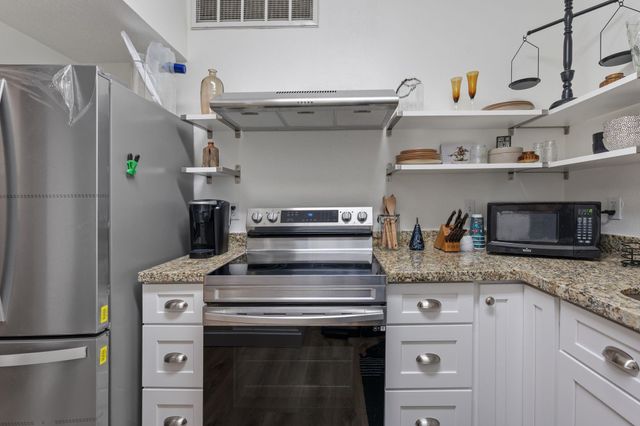 2100 Tanglewilde Street 422, Houston, TX 77063