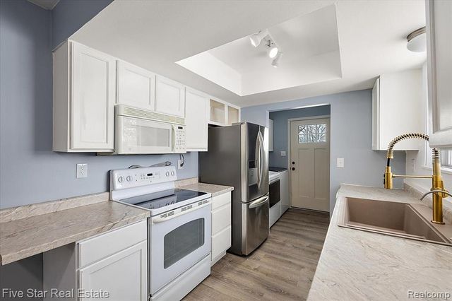 3061 Culbertson Avenue, Rochester Hills, MI 48307