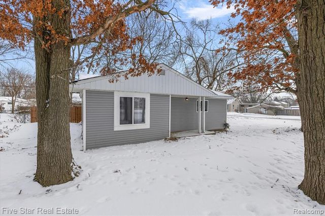 3061 Culbertson Avenue, Rochester Hills, MI 48307