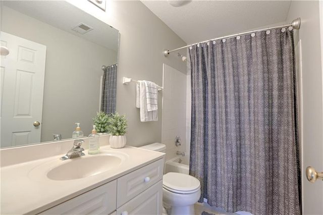 21058 W 118th Terrace, Olathe, KS 66061