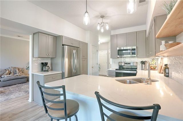 21058 W 118th Terrace, Olathe, KS 66061