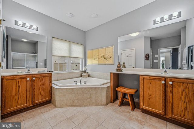 8 IRWIN DR, Upper Chichester, PA 19061