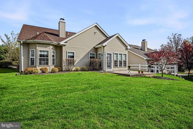 8 IRWIN DR, Upper Chichester, PA 19061