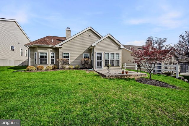 8 IRWIN DR, Upper Chichester, PA 19061