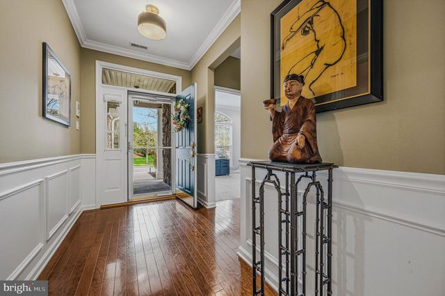 8 IRWIN DR, Upper Chichester, PA 19061