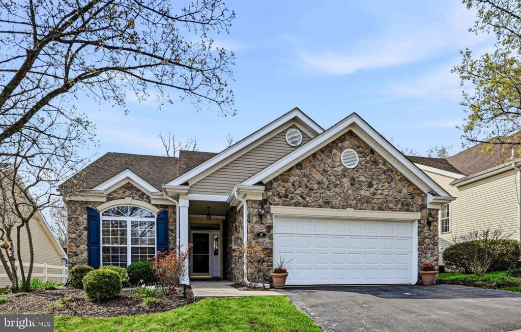 8 IRWIN DR, Upper Chichester, PA 19061