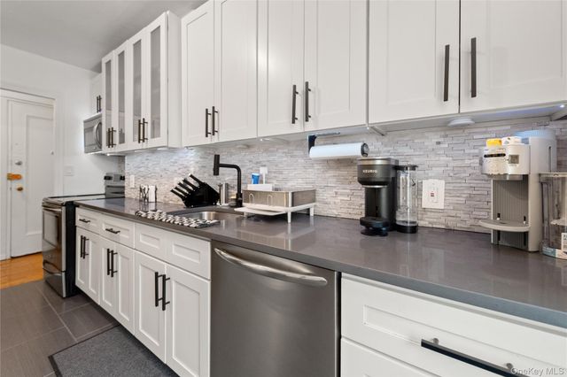 190 72nd St 136, Brooklyn, NY 11209