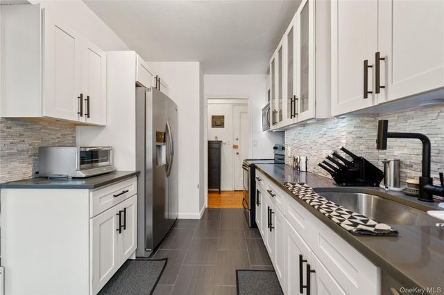 190 72nd St 136, Brooklyn, NY 11209