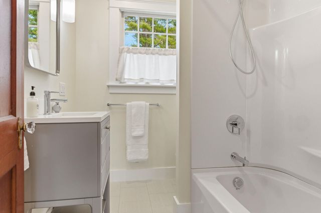 111 Essex Avenue, Portsmouth, NH 03801