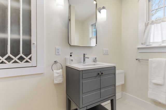 111 Essex Avenue, Portsmouth, NH 03801