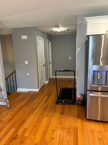 43 Grace St, Chicopee, MA 01020