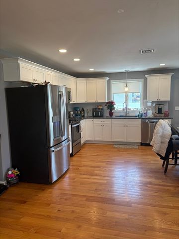 43 Grace St, Chicopee, MA 01020