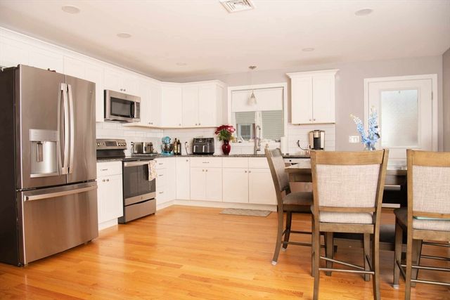 43 Grace St, Chicopee, MA 01020