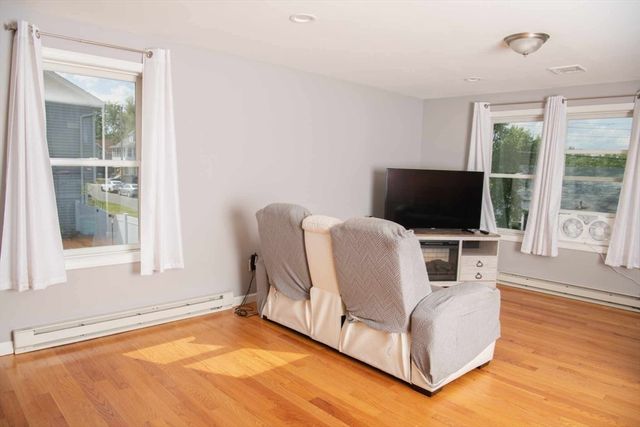 43 Grace St, Chicopee, MA 01020