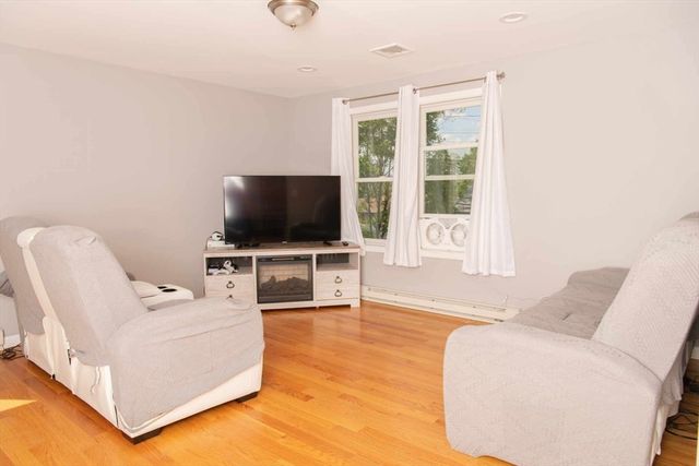 43 Grace St, Chicopee, MA 01020