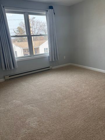 43 Grace St, Chicopee, MA 01020