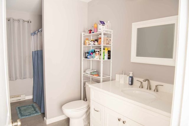 43 Grace St, Chicopee, MA 01020