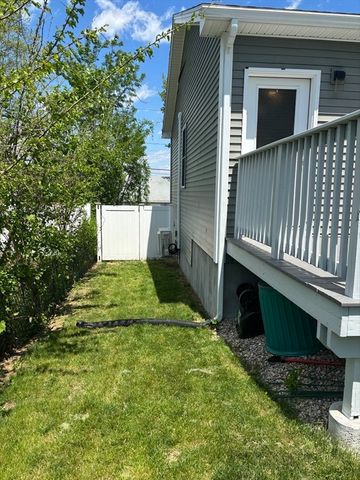 43 Grace St, Chicopee, MA 01020