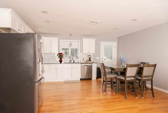 43 Grace St, Chicopee, MA 01020