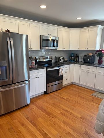 43 Grace St, Chicopee, MA 01020