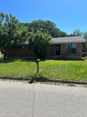 1830 S Center Street, Denison, TX 75021