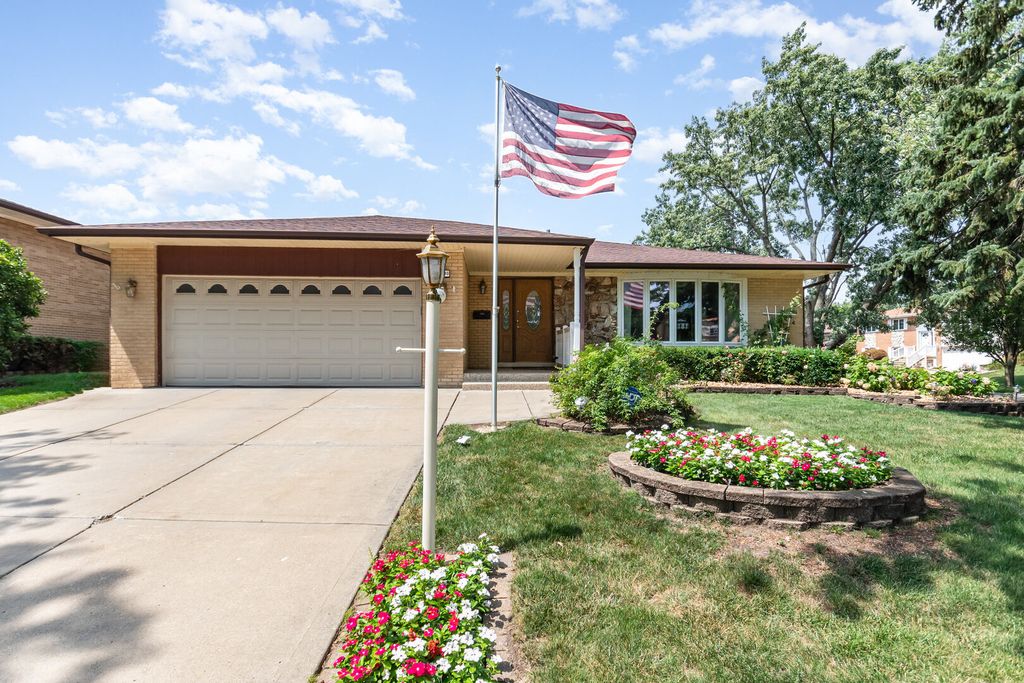 15200 Pine Drive, Oak Forest, IL 60452