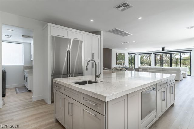 8633 Robinson Ridge Drive, Las Vegas, NV 89117