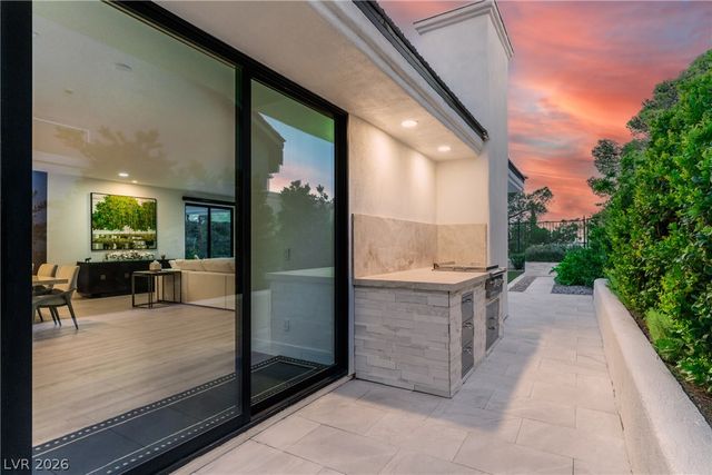 8633 Robinson Ridge Drive, Las Vegas, NV 89117