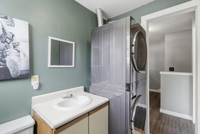 432 South St Apt D2, Bennington, VT 05201