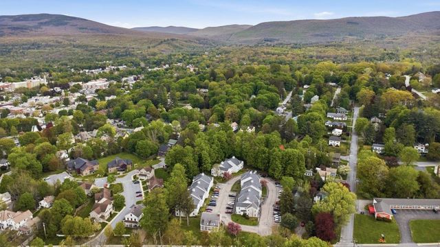432 South St Apt D2, Bennington, VT 05201