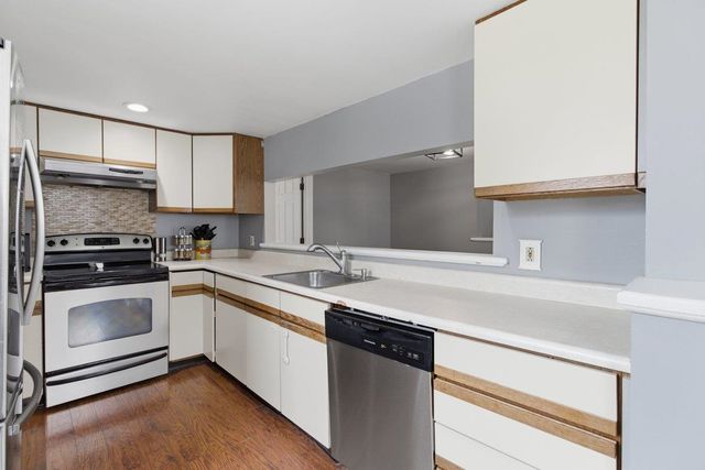 432 South St Apt D2, Bennington, VT 05201