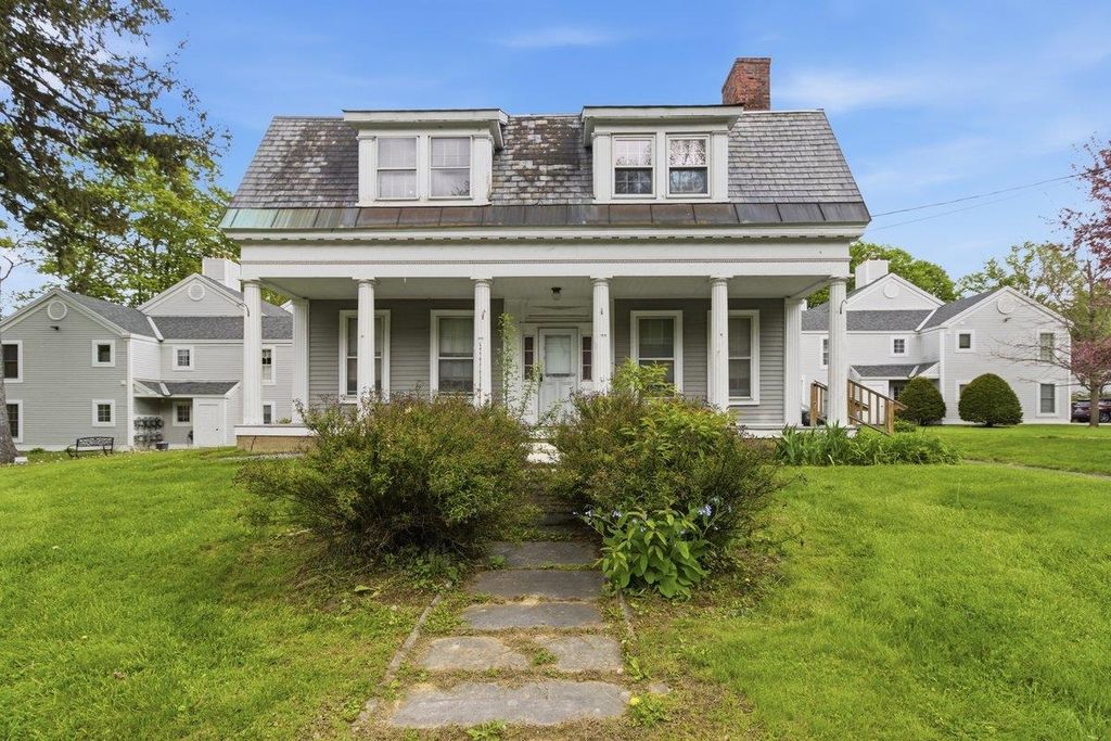 432 South St Apt D2, Bennington, VT 05201