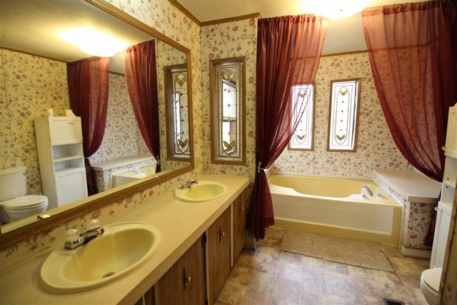 45768 Kozma Street, Belleville, MI 48111