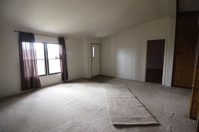 45768 Kozma Street, Belleville, MI 48111