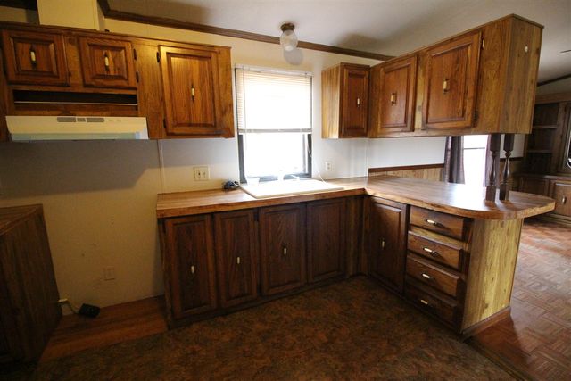 45768 Kozma Street, Belleville, MI 48111