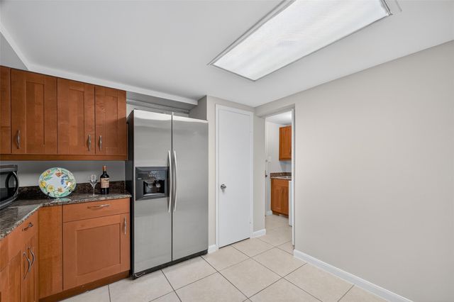 5001 Woodway Drive 1804, Houston, TX 77056