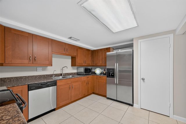 5001 Woodway Drive 1804, Houston, TX 77056