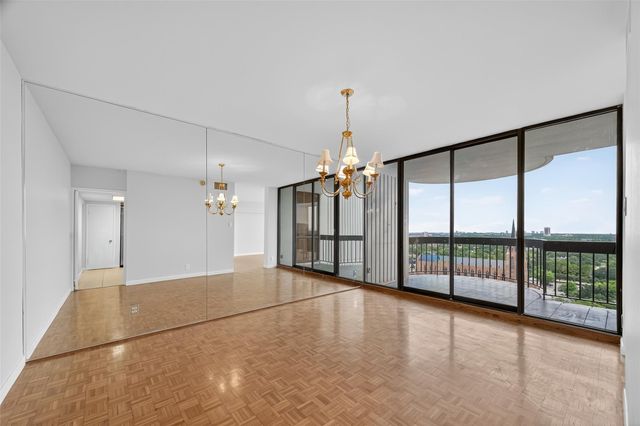 5001 Woodway Drive 1804, Houston, TX 77056