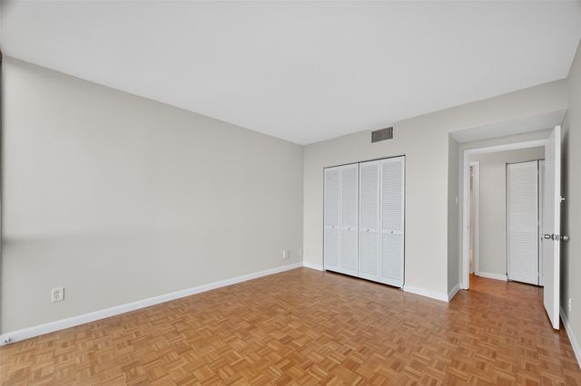 5001 Woodway Drive 1804, Houston, TX 77056
