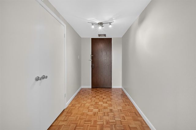 5001 Woodway Drive 1804, Houston, TX 77056