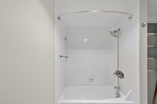 5001 Woodway Drive 1804, Houston, TX 77056