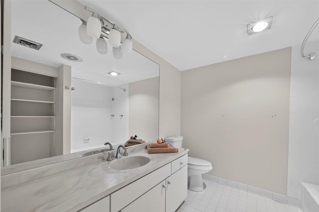5001 Woodway Drive 1804, Houston, TX 77056