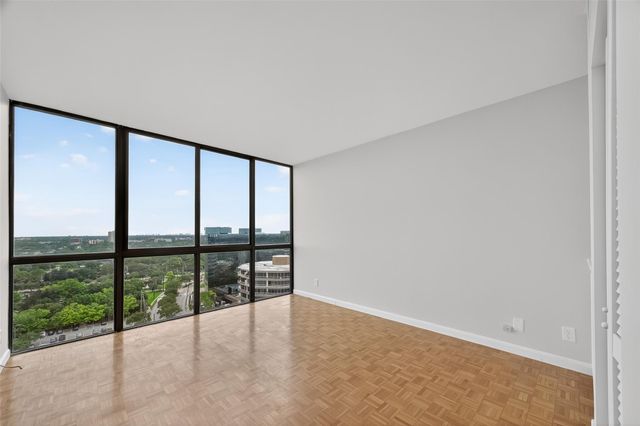 5001 Woodway Drive 1804, Houston, TX 77056