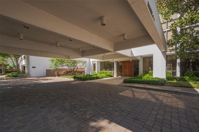 5001 Woodway Drive 1804, Houston, TX 77056