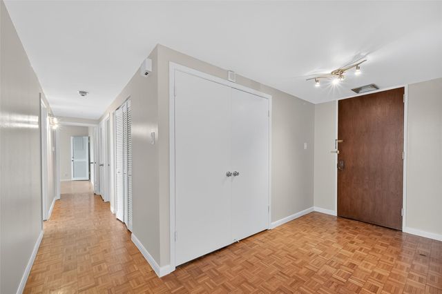 5001 Woodway Drive 1804, Houston, TX 77056