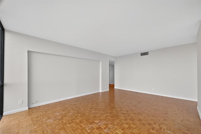 5001 Woodway Drive 1804, Houston, TX 77056